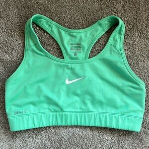 Nike dri-fit sports bra. Medium. Green.